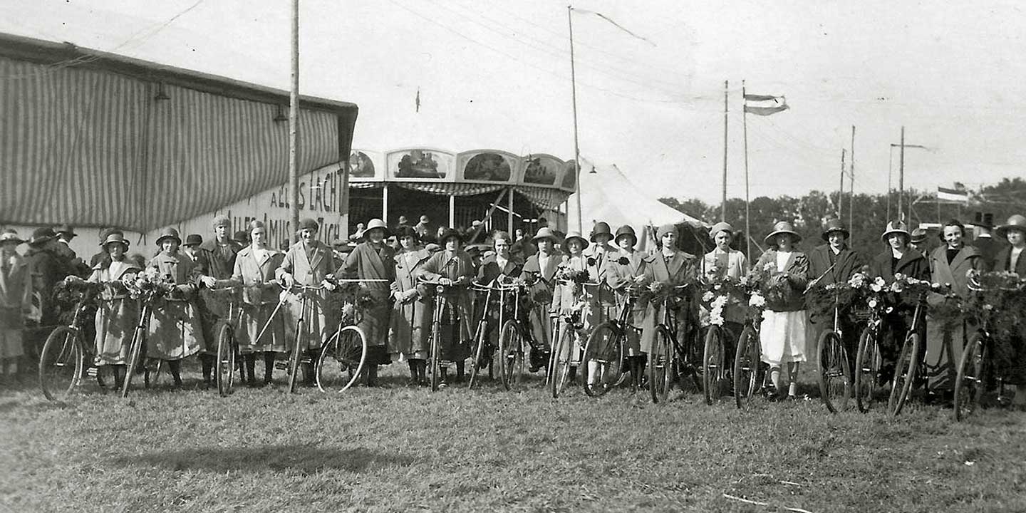Oranjevereniging Sassenheim 100 jaar - Ringsteken te fiets feestweek 1925